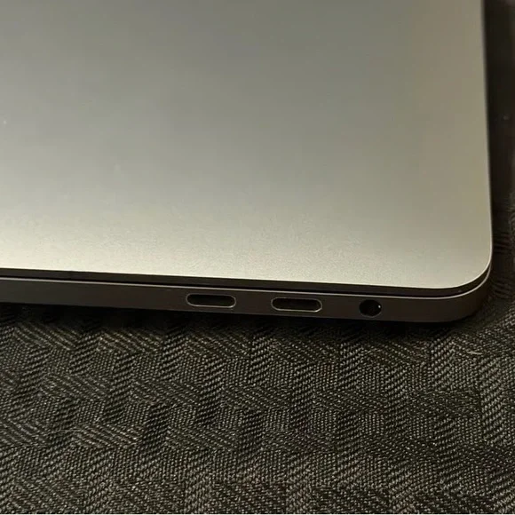 Apple MacBook Pro in Sleek Silver